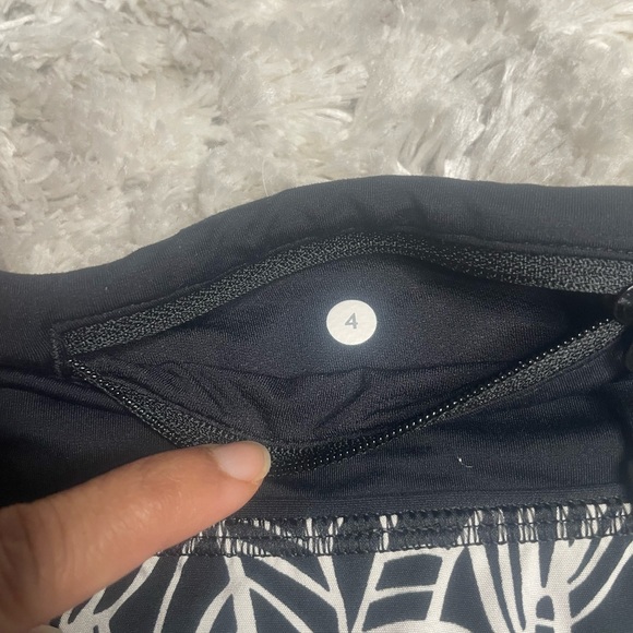 Lululemon - Picture 5 of 6